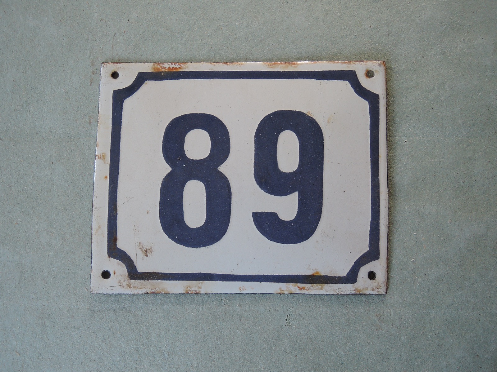 Gammal emaljskylt nummer 89/68