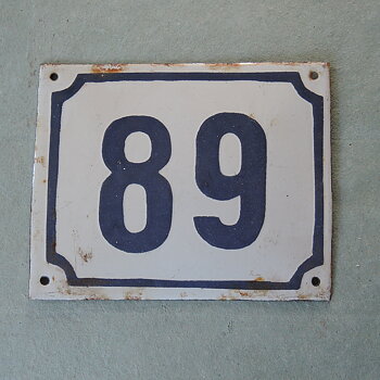Gammal emaljskylt nummer 89/68