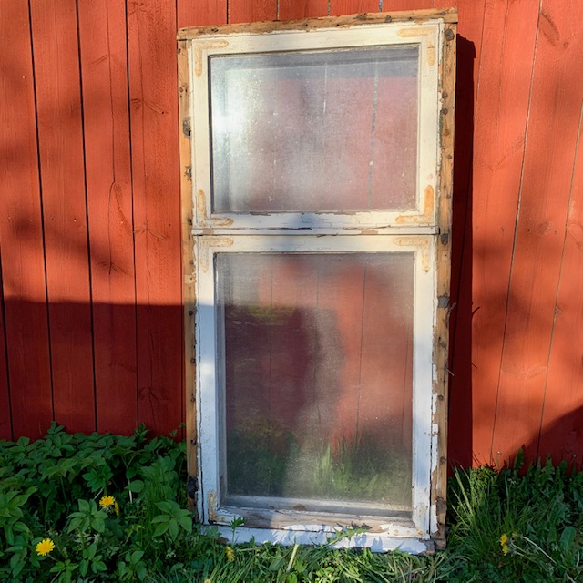 Gamla fönster med karm – nr 40 - Lundagård | inredning byggnadsvård ...