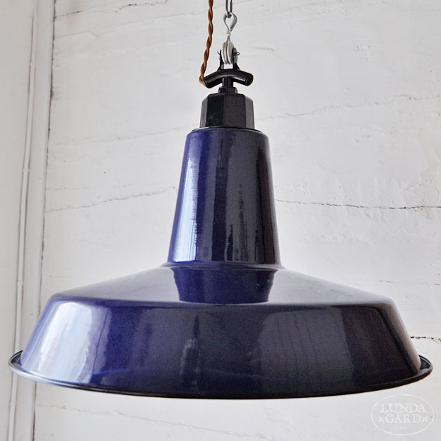 Blålila taklampa 2:a klass