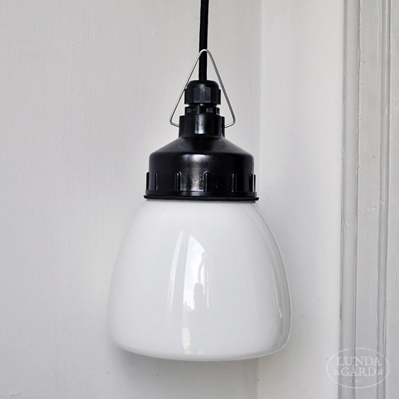 Taklampa "Curved Cone"