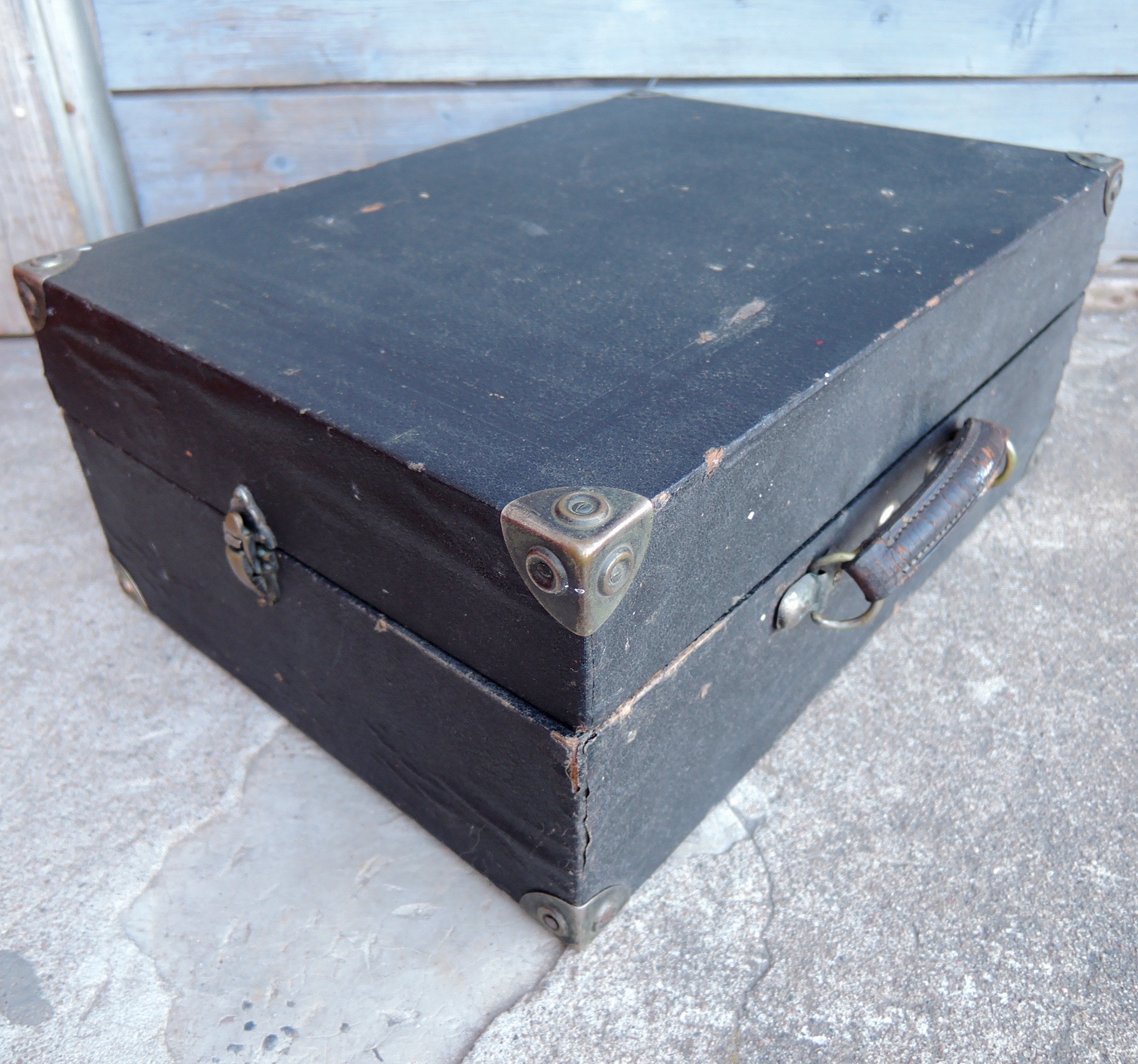 Gammal skivspelare med svart box - 3