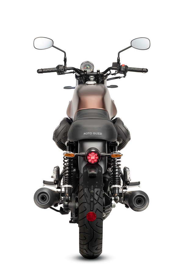 Moto Guzzi V7 III Stone Night Pack - 2020 - 3