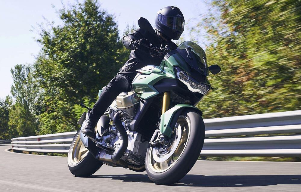 Dec 2022: Pricelist new Moto Guzzi V100!