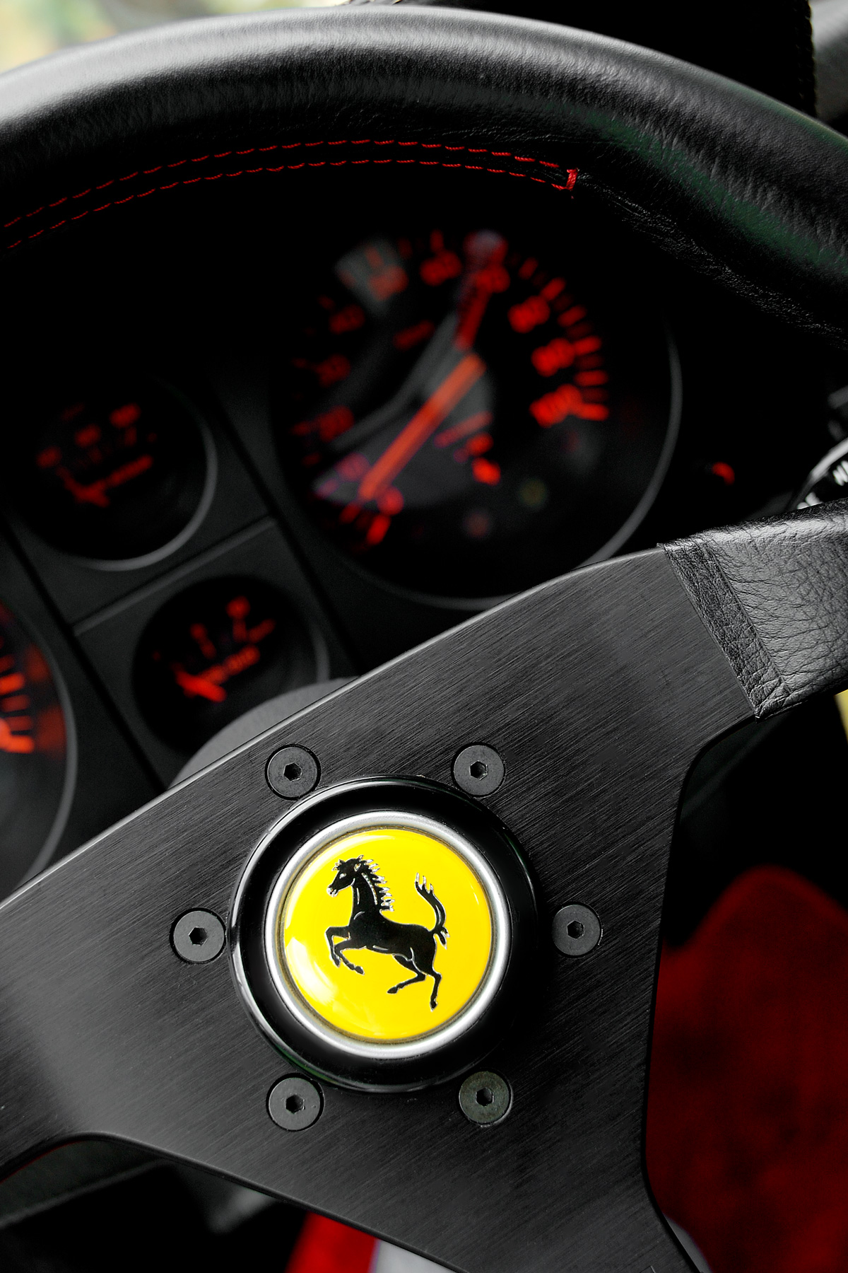 Jan 2026: Supermotors and classics Ferrari!