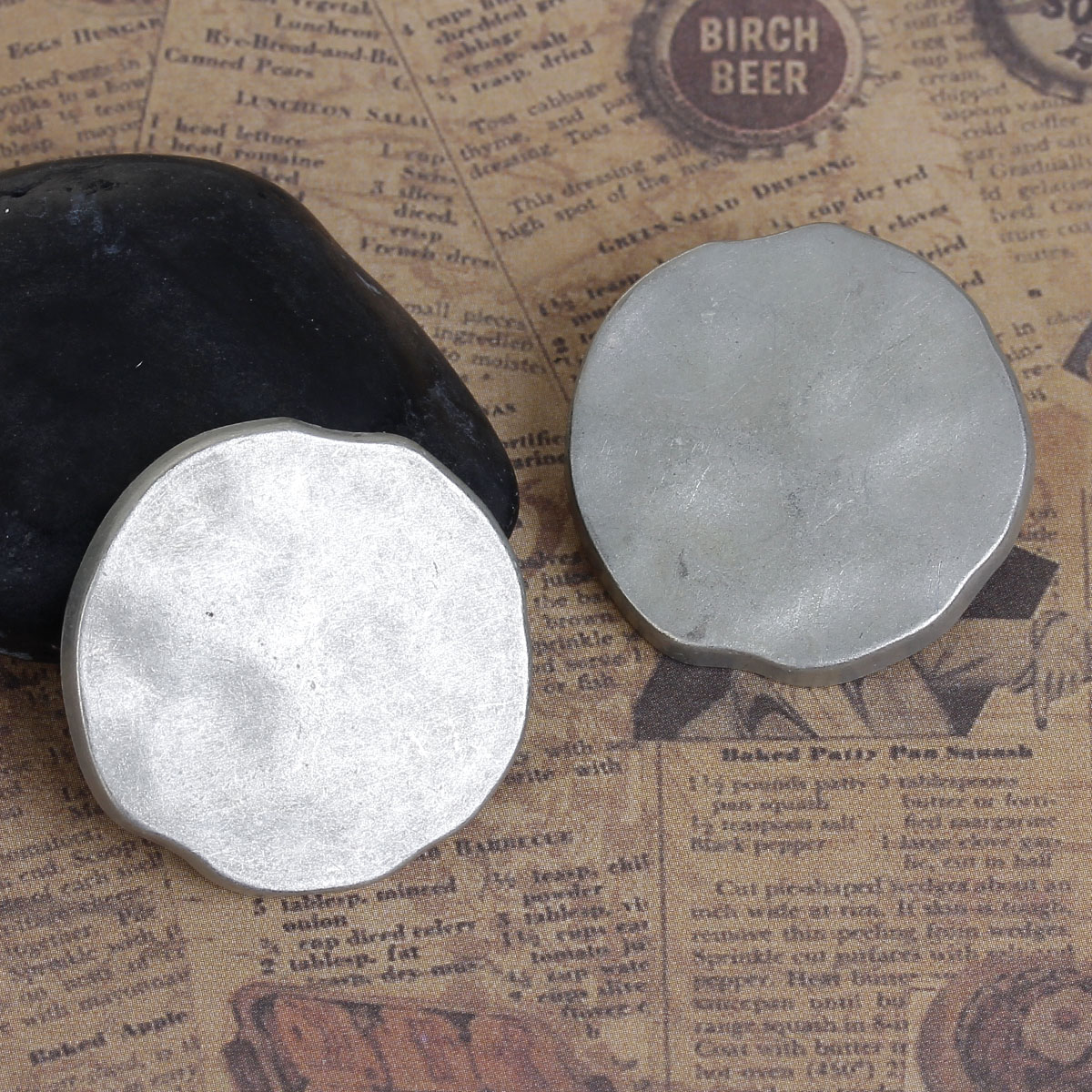 Buttons in the metal - Pewter -Irregular round 30mm