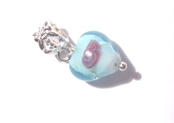 Bead / Pendant,  lampwork heart Ltblue