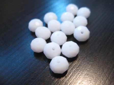 Facetterad rondell , Opak vit 8mm