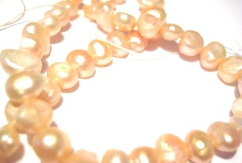 Freshwater Pearls - Potato 6-7mm , apricot