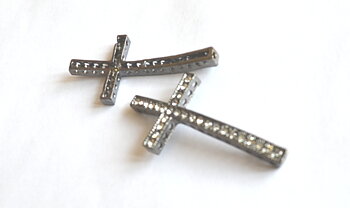 Stort kors m strass-stenar - Svart