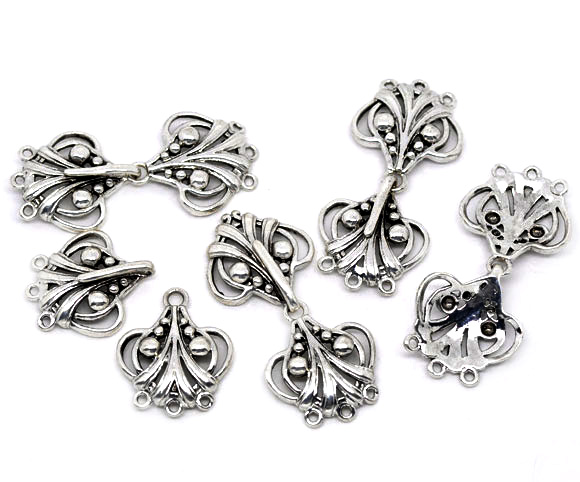 Toggle clasp antique