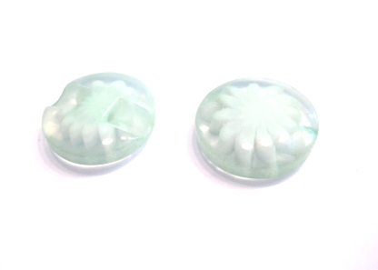 resin buttons, 14mm FLOWER green