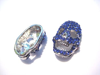 Skull 21mm, blue stones