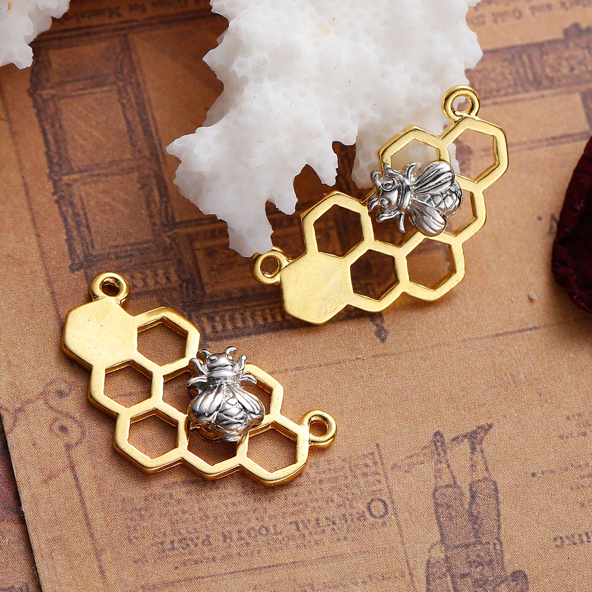 Charm  Honycomb  Bee - 3
