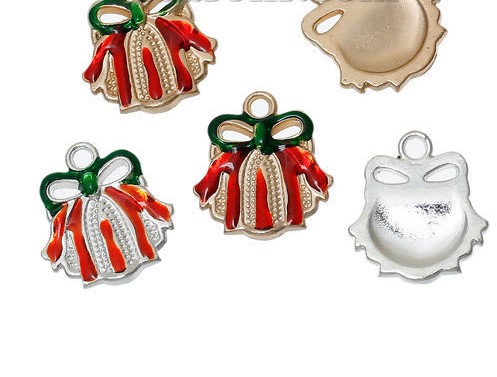 Charm   Enameld christmas gift,  silver