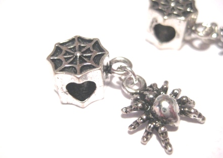 Bead / pendant- fspider