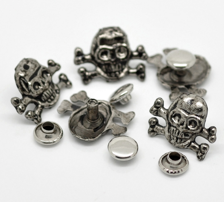 Studs - Döskalle 17mm