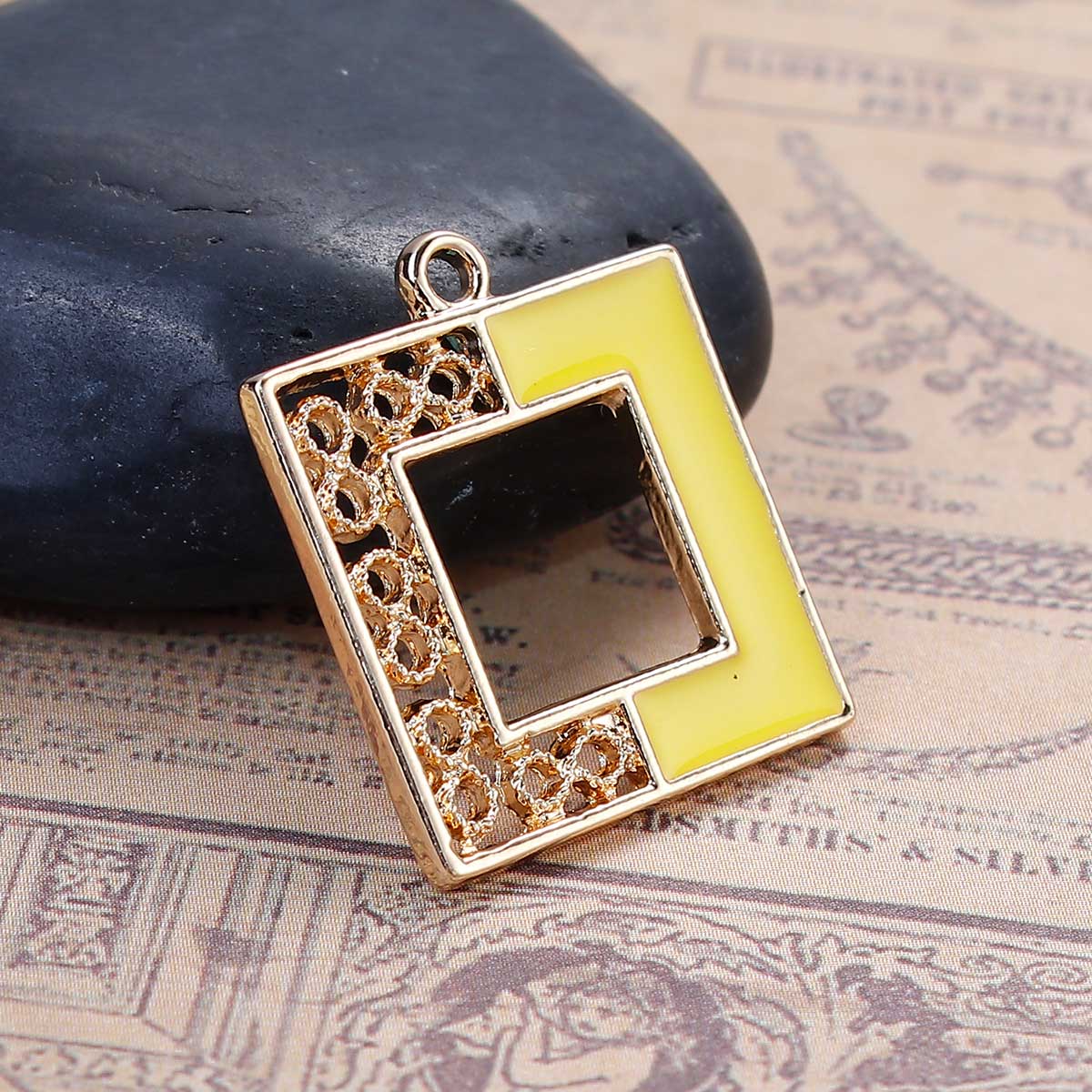 Berlock -  Emaljerad Fyrkant, Gul - 2
