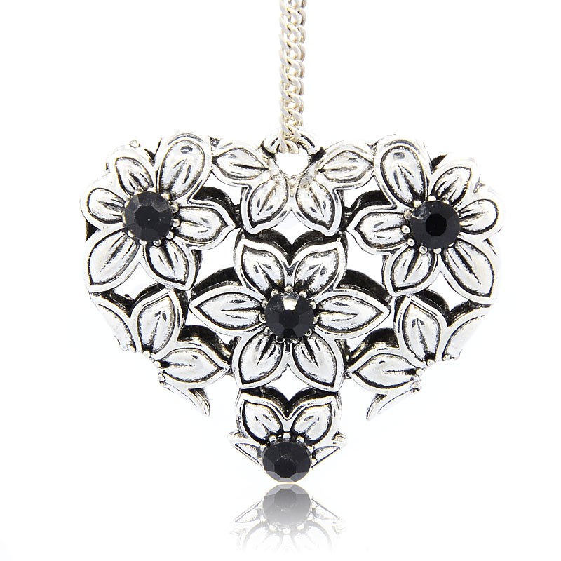 Large Luxury pendant -black flower heart