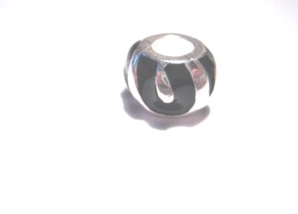 Bead / pendant- stripes black