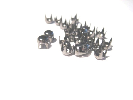 Nitar - Liten rund "spots" - hematitsvart 4mm 100st