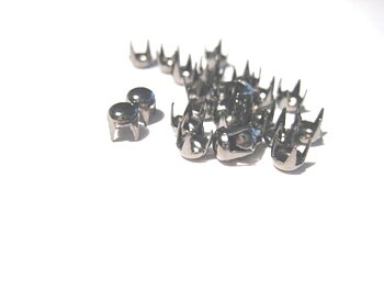 Nitar - Liten rund "spots" - hematitsvart 4mm 100st