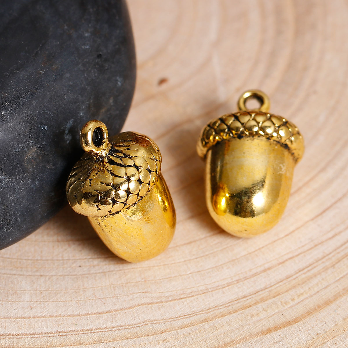 Charm,  Acorn 3D Gold 17mm - 2