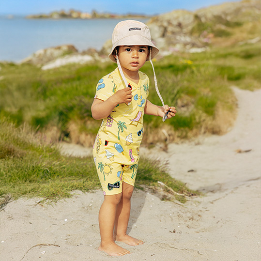 Bebis i somrig heldress