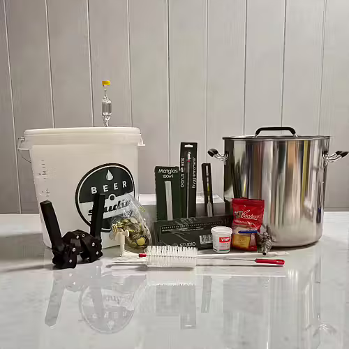 Startpaket för ölbryggning med jäskärl, jäsrör och rengöring