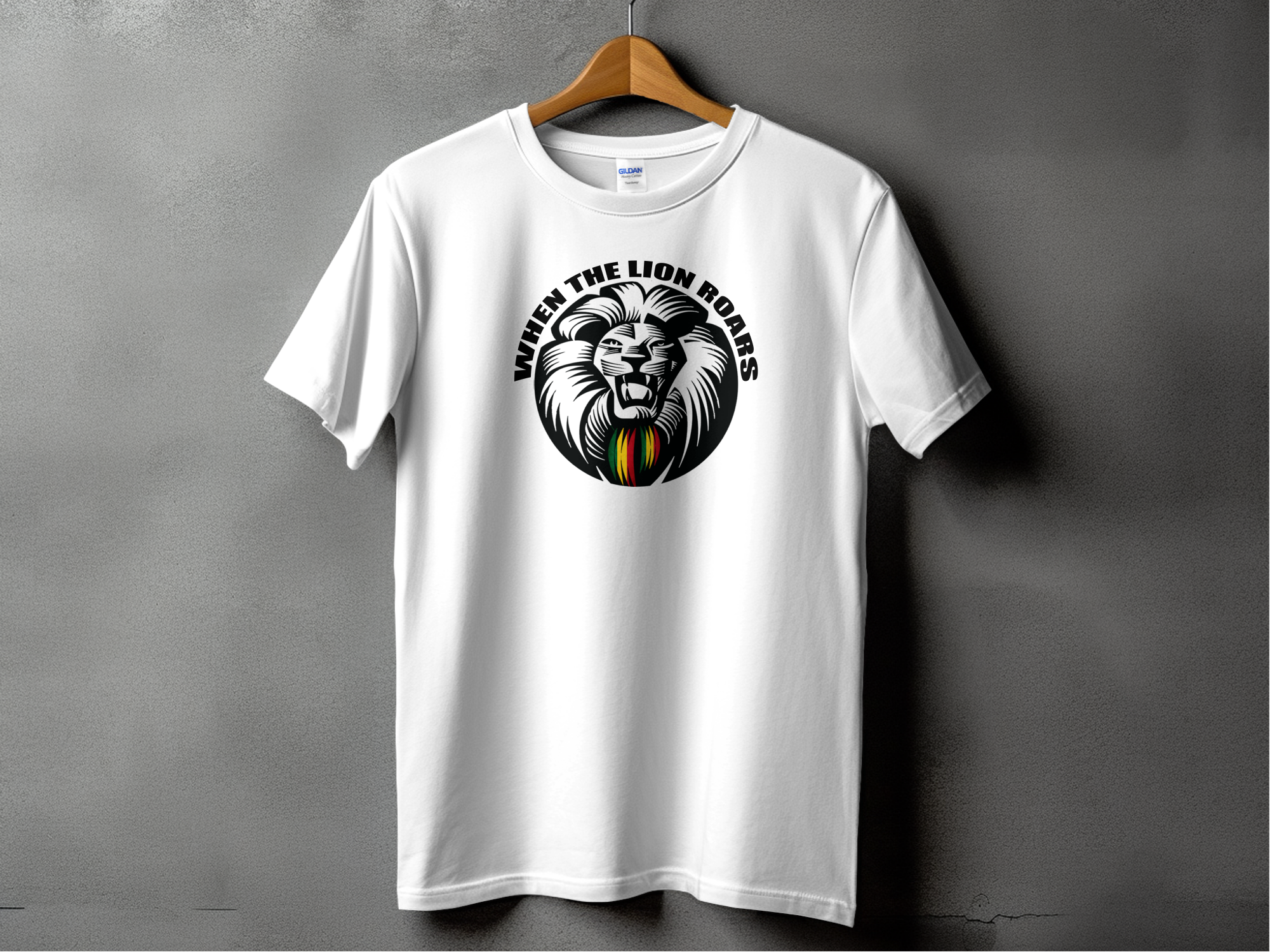 Lion Roars T-shirt White / Military Green