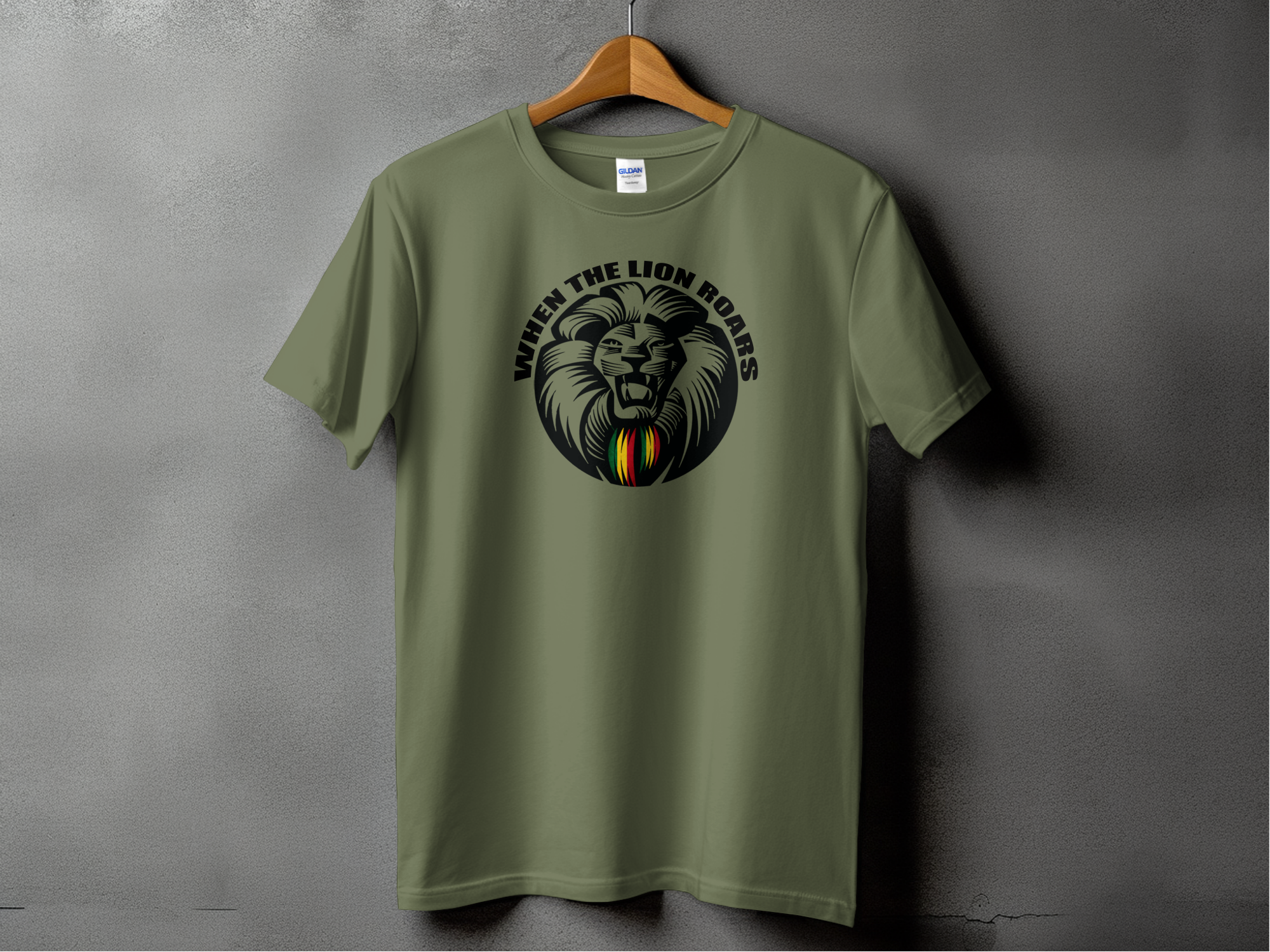 Lion Roars T-shirt White / Military Green