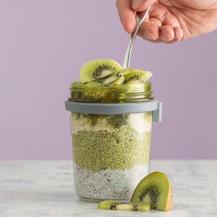 Matlåda i glasburk, Chia Pudding, Med sked, 3,5 dl, KILNER BREAKFAST TO GO, Ø 10 x H 13 cm, Klar / grå