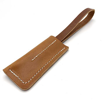 Swaggin Tails tug n toss in leather