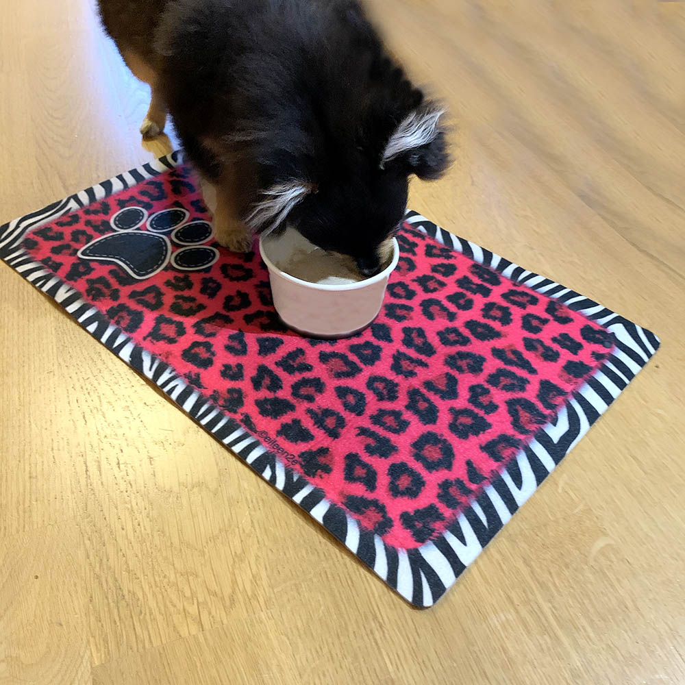 Drymate Pet bowl place mat - pink leopard