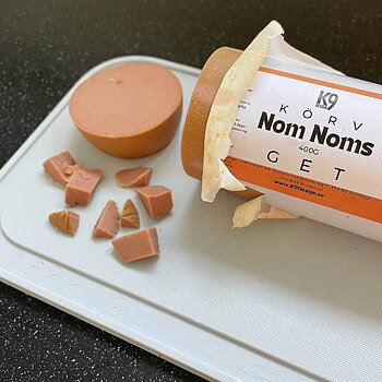 Nom Noms körv sausage for dog treat