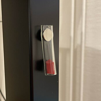 Behållare till nosework eller kongsök plastslang med magnet
