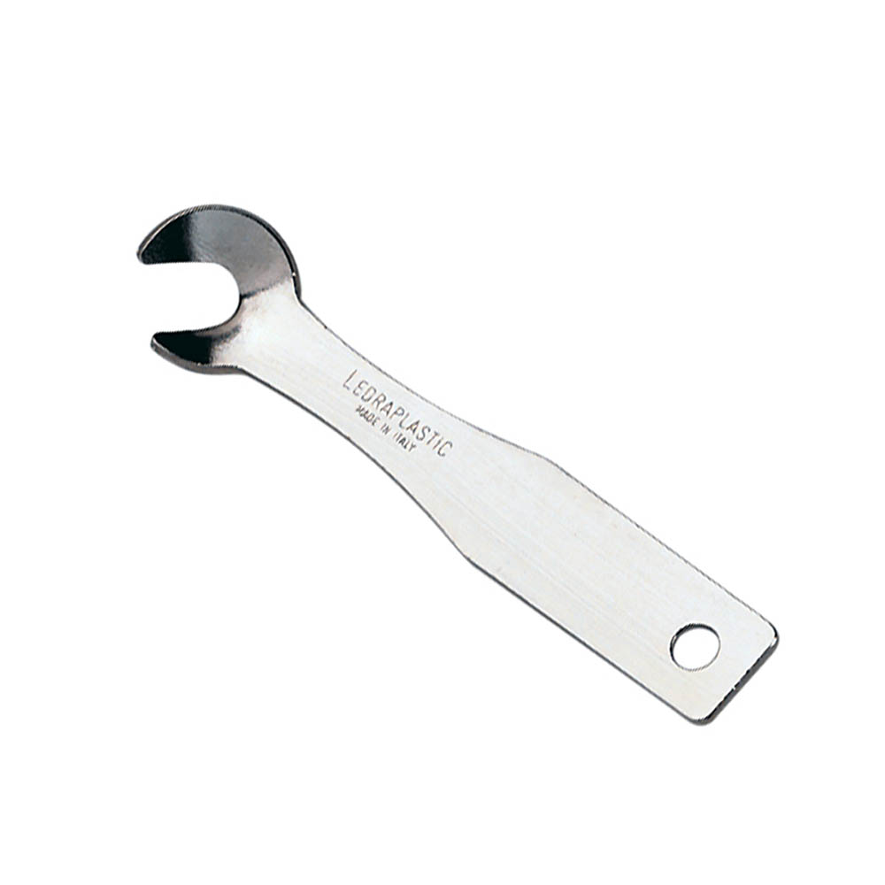 Metal plug holder for balance ball