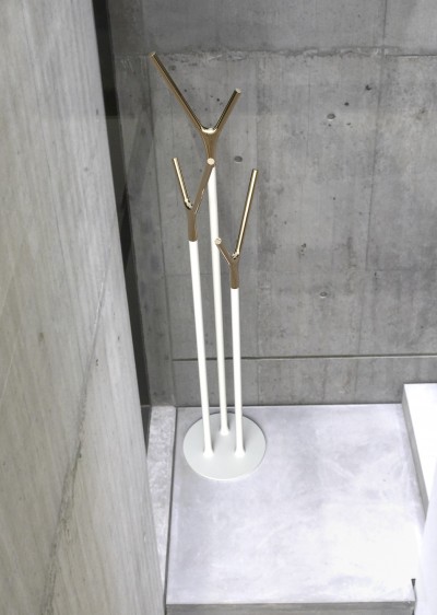  Frost Wishbone guld- klädhängare - 6