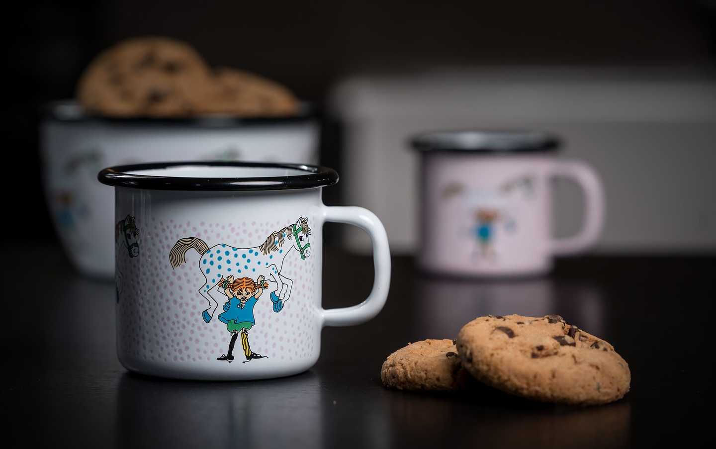 Pippi enamel mug 2,5 dl - Pippi and the Horse, white - 4