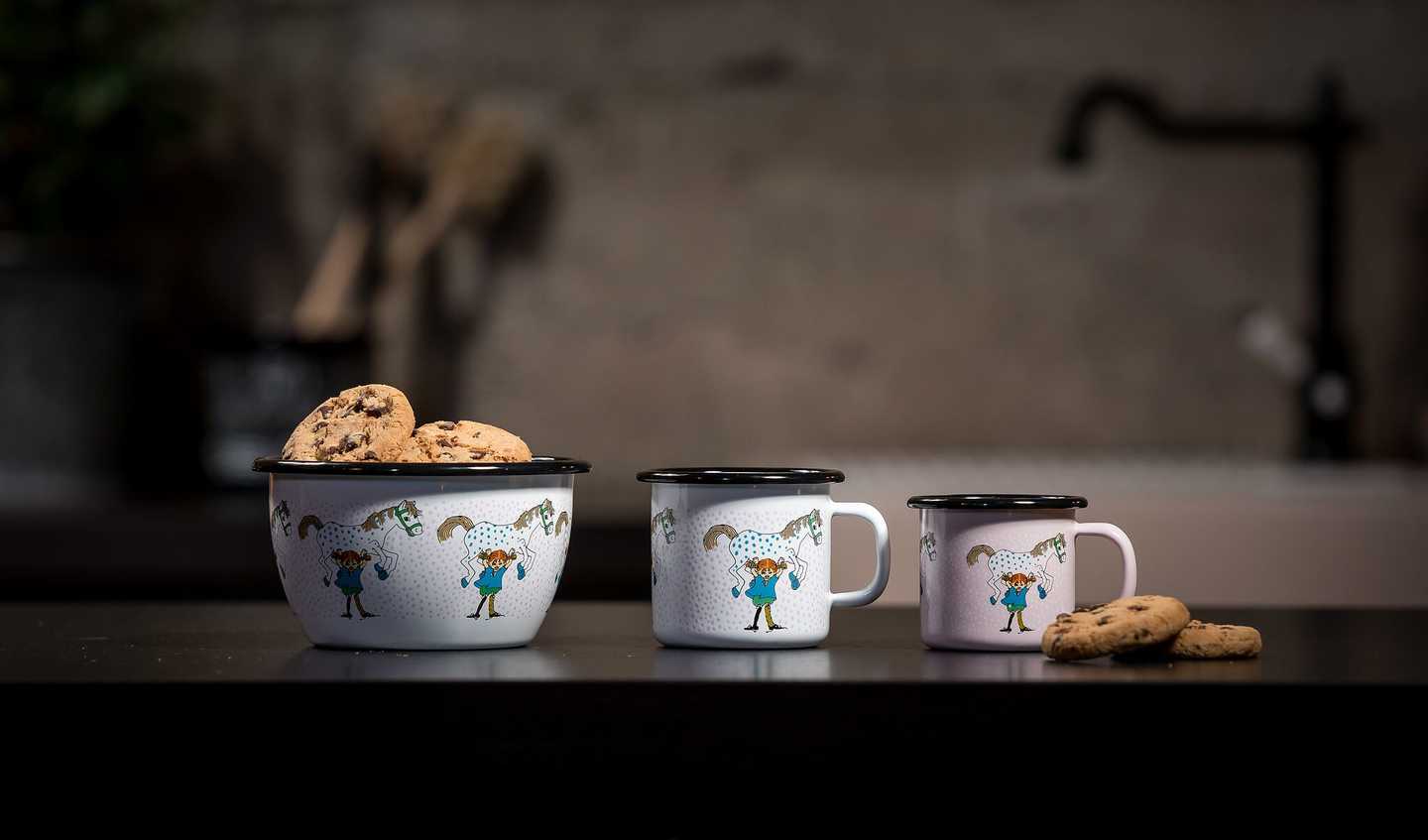 Pippi enamel mug 2,5 dl - Pippi and the Horse, white - 5