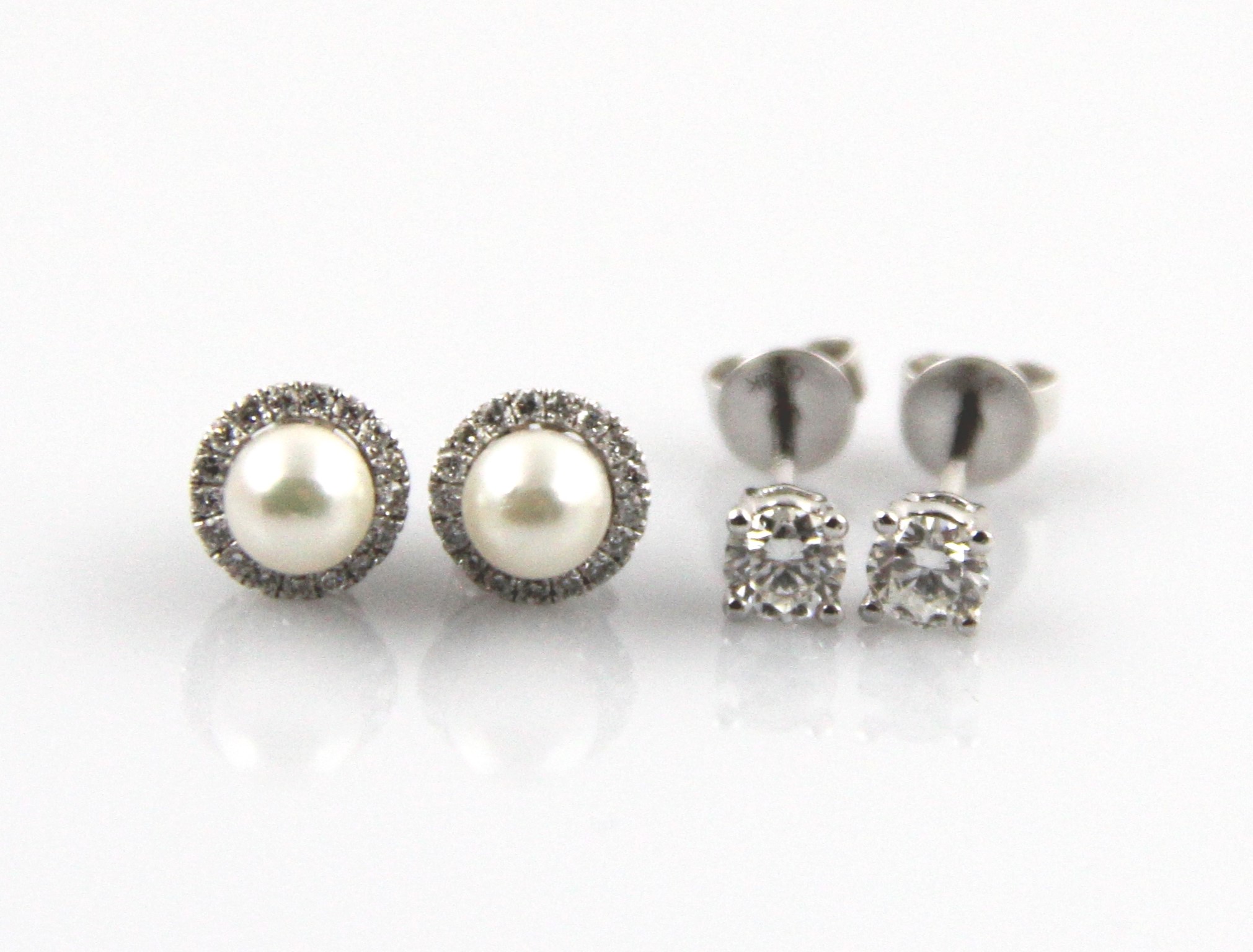 Set aus Diamantohrringen und Akoya-Perlenohrringen 2x0.21 ct