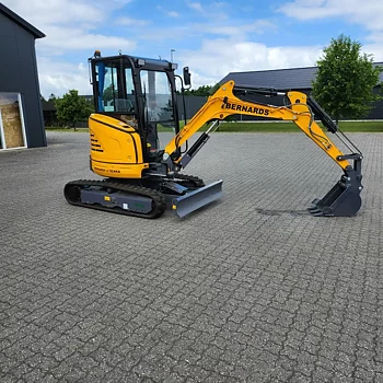 Minigrävare  Bernards 2,7,0 ton med hytt. 