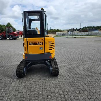 Minigrävare  Bernards 2,7,0 ton med hytt. 