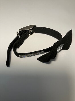 Tös halsband med rosett och bling-bling