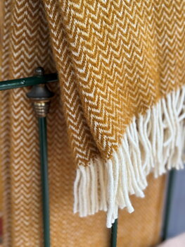 Pledd CHEVRON karamell Klippan Yllefabrik