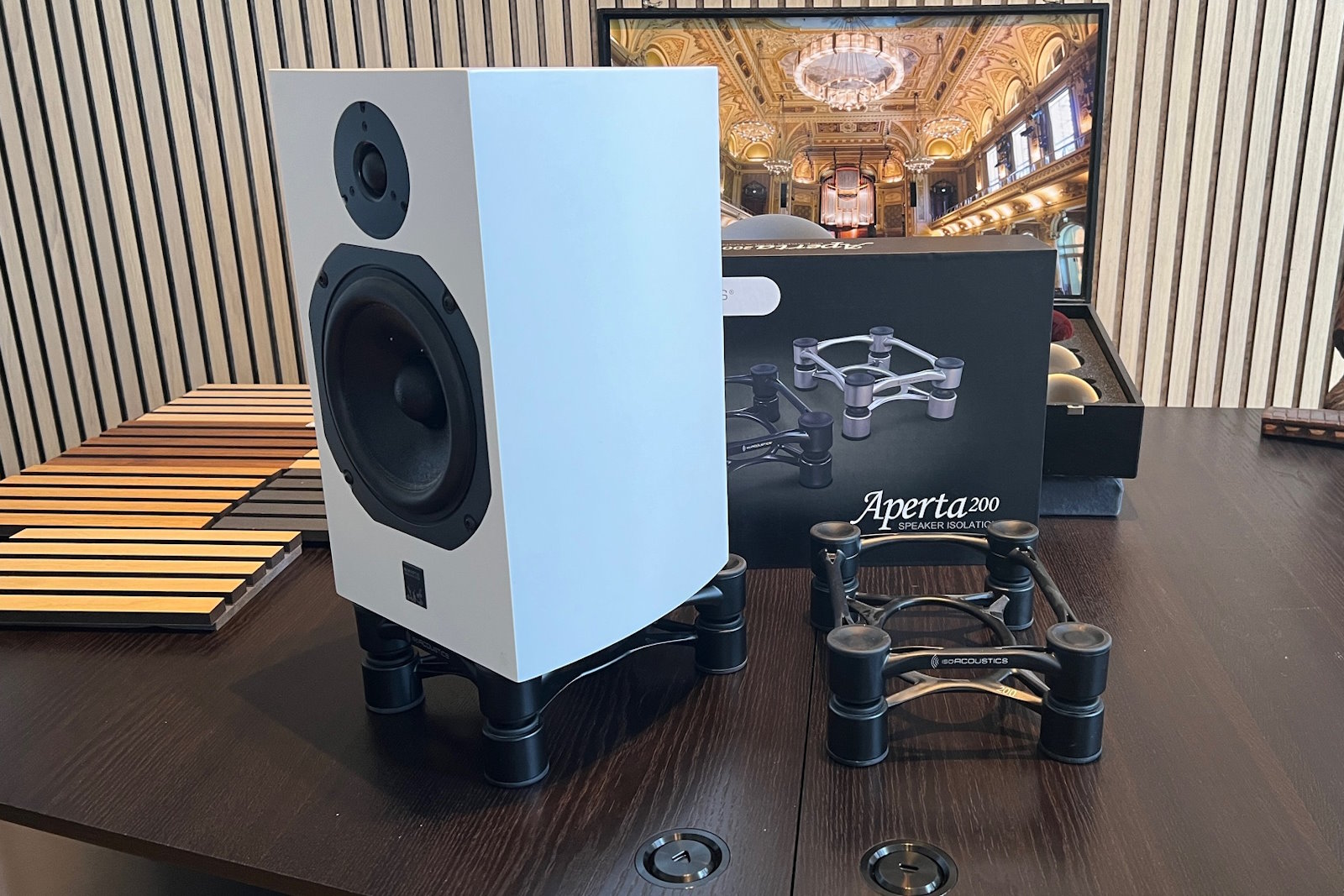 isoAcoustics Aperta högtalarstativ