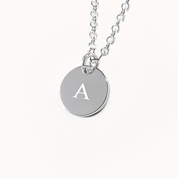 Coin, Bokstavshalsband med gravyr- Silver