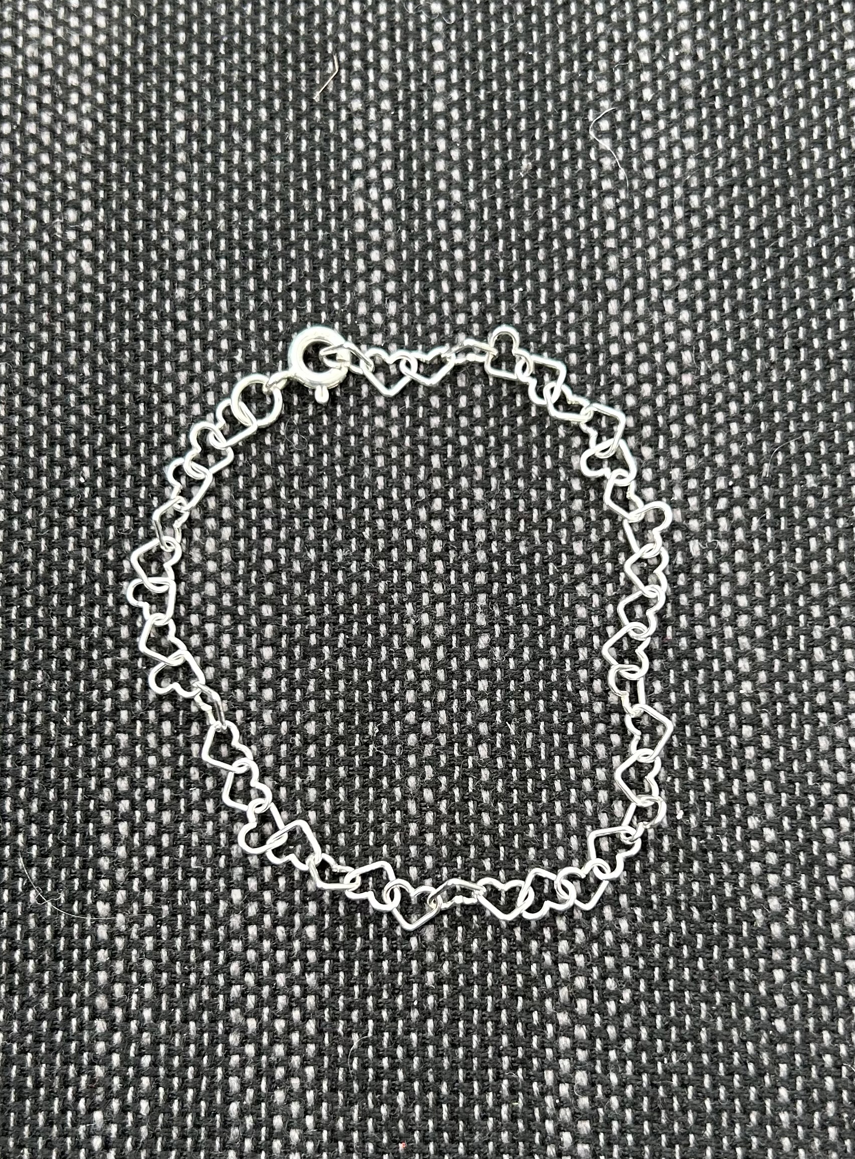 Armband hjärta på rad äkta silver. Små hjärta 