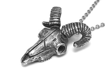 Oxiderad Fårskalle Halsband, Får Döskalle Hänge, Vädur Smycke i Tenn