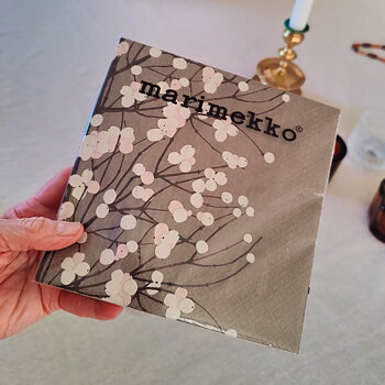 Lumimarja jord servett från Marimekko 